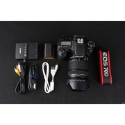 Canon 70D kit (18-200mm IS) of approximately 20.2 million effective pi